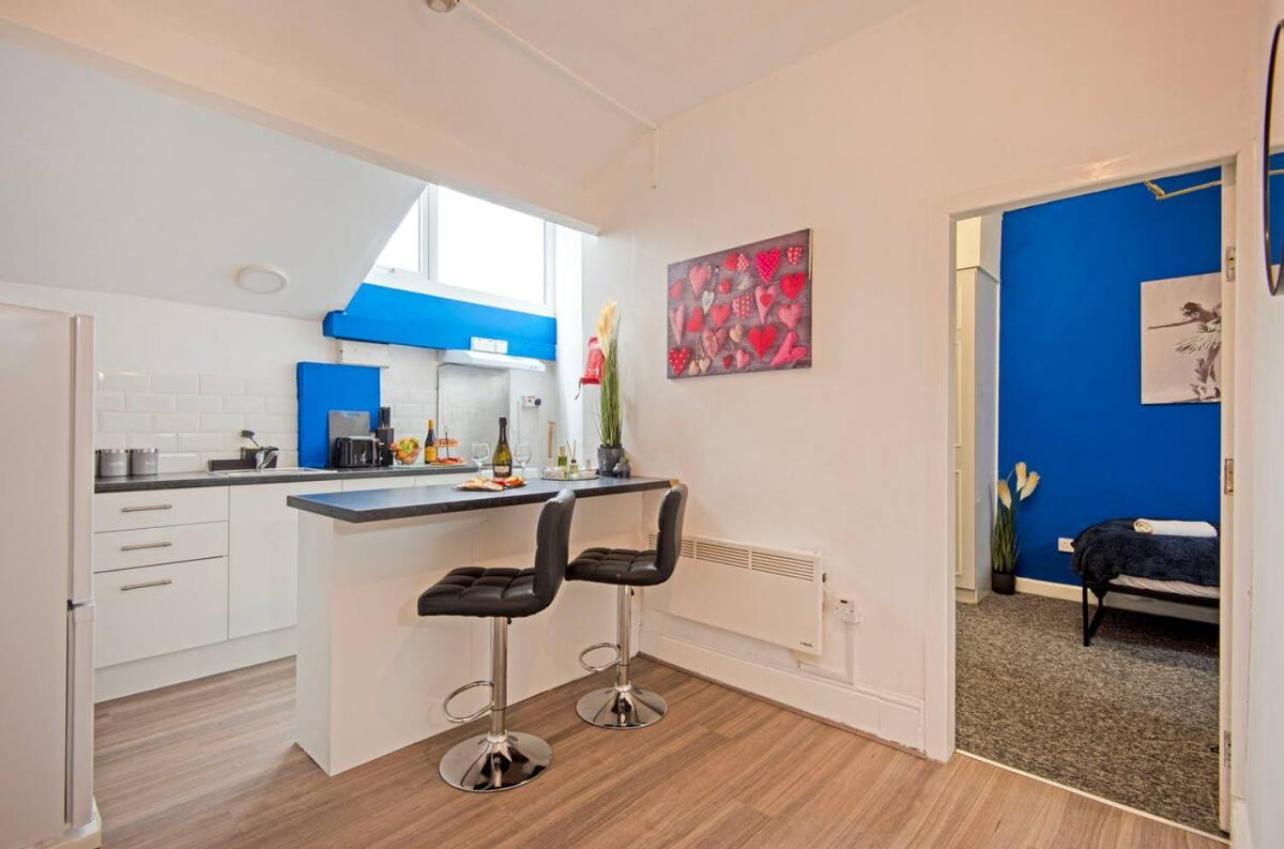 5 Minute Walk From Bury City Centre -1 Bed Flat Extérieur photo
