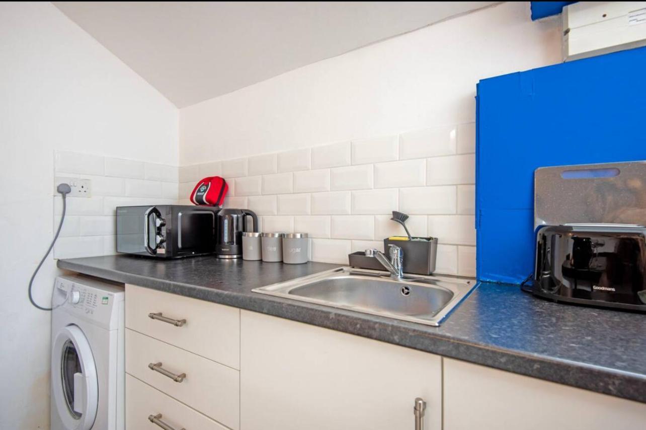 5 Minute Walk From Bury City Centre -1 Bed Flat Extérieur photo