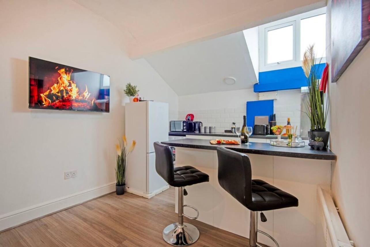 5 Minute Walk From Bury City Centre -1 Bed Flat Extérieur photo