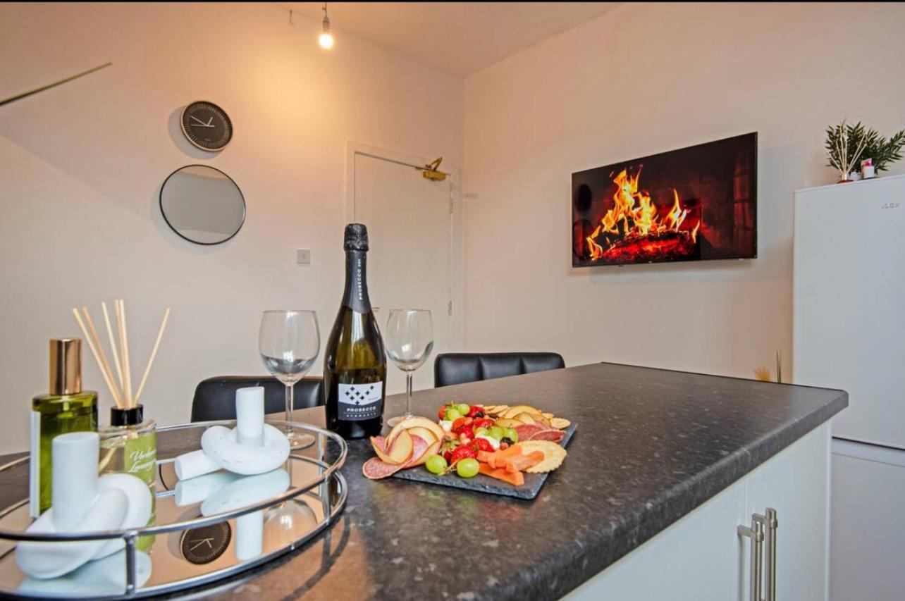 5 Minute Walk From Bury City Centre -1 Bed Flat Extérieur photo