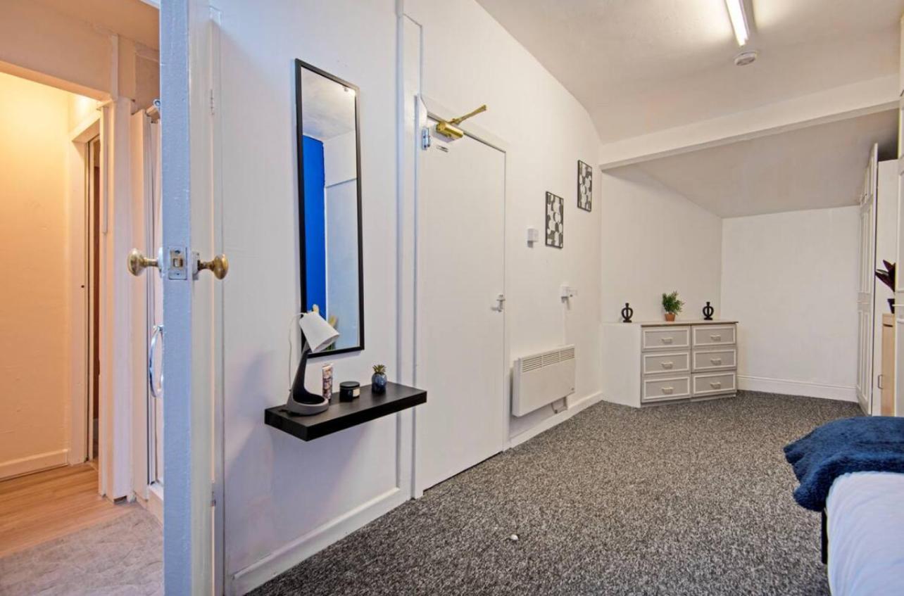 5 Minute Walk From Bury City Centre -1 Bed Flat Extérieur photo